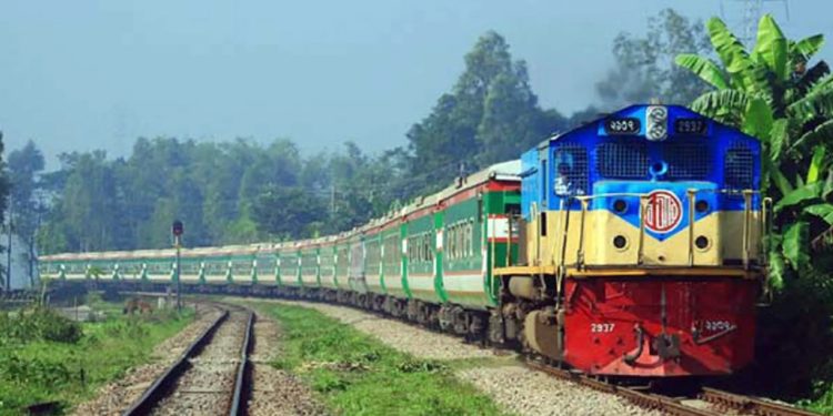 ৫ ঘণ্টা পর ব্রাহ্মণবাড়িয়ায় লাইনচ্যুত ট্রেন অপসারণ সম্পন্ন