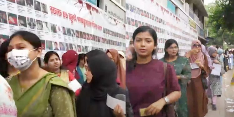 ডাকসু নির্বাচন চলছে, কেন্দ্রে ভোটারদের দীর্ঘ সারি