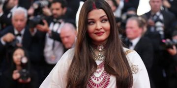 অশ্লীল ছবি ছড়িয়ে পড়ায় হাইকোর্টের দ্বারস্থ ঐশ্বরিয়া