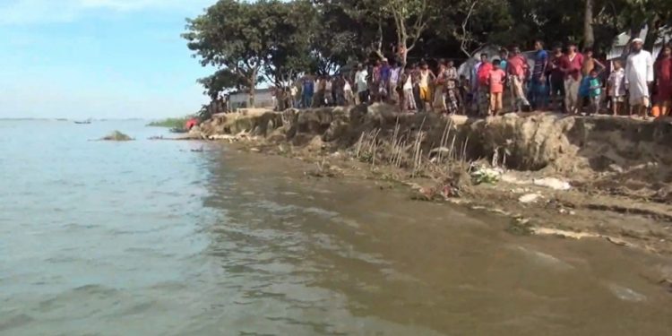 খালিয়াজুরীতে স্পিডবোট দুর্ঘটনা, ৪ জনের খোঁজ নেই