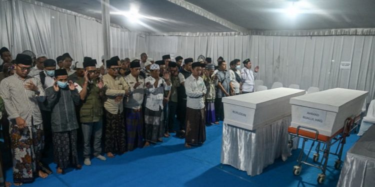 ইন্দোনেশিয়ায় স্কুল ভবন ভেঙে পড়ে প্রাণ গেল ৫৪ জনের
