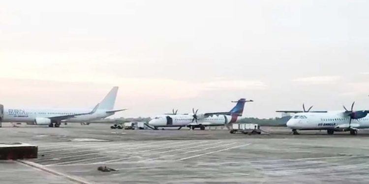 শাহজালাল বিমানবন্দরে আগুন, শাহ আমানতে জরুরি অবতরণ ৮ ফ্লাইটের