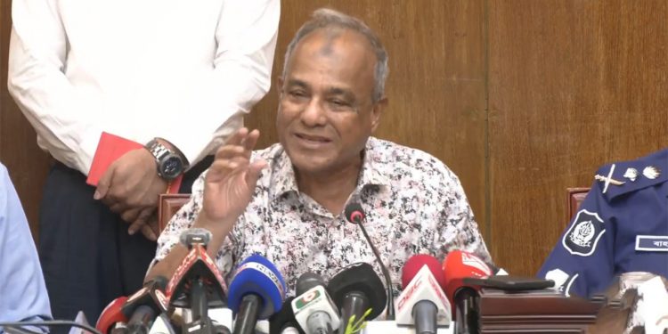 আগুনের পেছনে নাশকতা আছে কি না, তদন্ত শেষে জানা যাবে: স্বরাষ্ট্র উপদেষ্টা