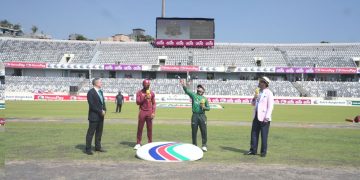 টসে জিতে আগে ব্যাট করার সিদ্ধান্ত নিয়েছে বাংলাদেশ