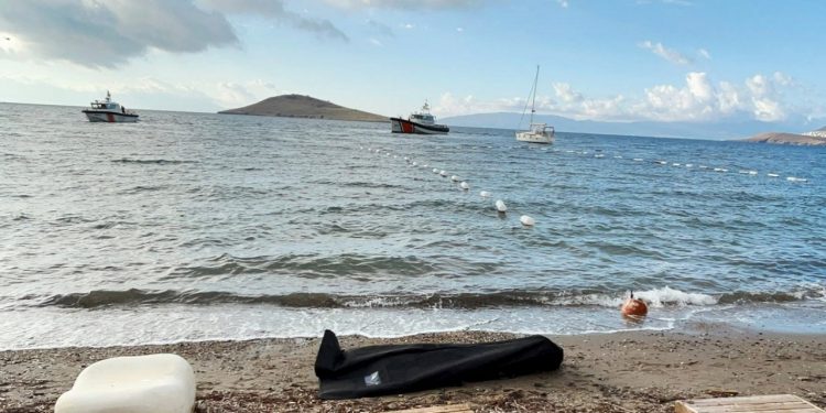 তুরস্কের উপকূলে নৌকা দুর্ঘটনায় প্রাণ গেল ১৪ জনের