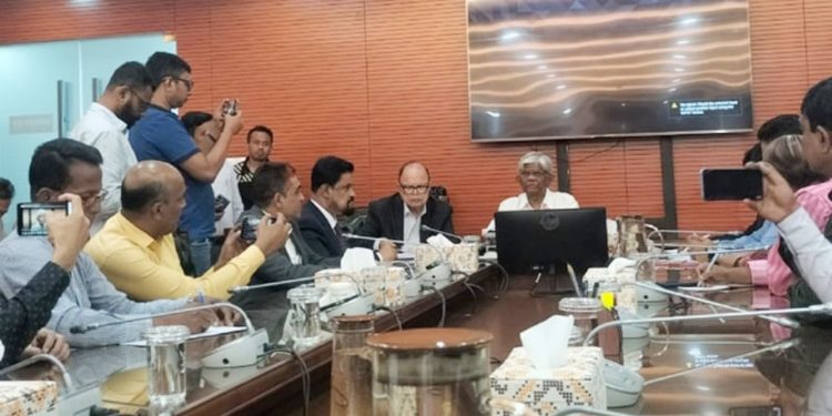 পে স্কেল বাস্তবায়নের সিদ্ধান্ত পরবর্তী সরকারের হাতে থাকবে: অর্থ উপদেষ্টা