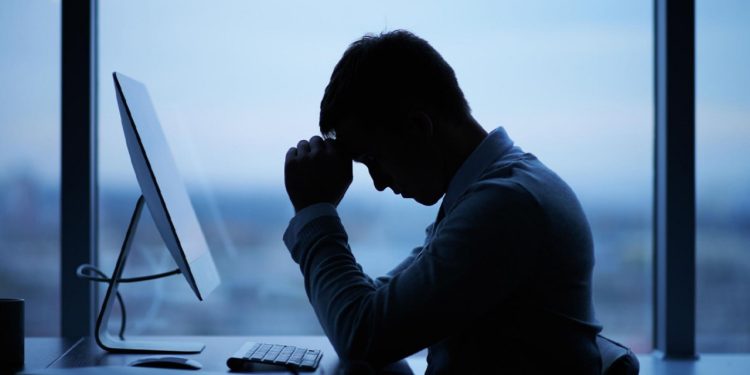 প্রতিদিন কম্পিউটার চালু হতে দেরি, সেই সময়ের বেতন চেয়ে কর্মীদের মামলা