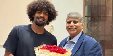 হামজা চৌধুরী এসে পৌঁছেছেন ঢাকায়