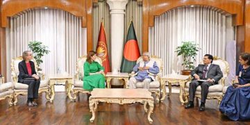 কার্যক্রম বন্ধ থাকায় নির্বাচনের মাঠের বাইরে আওয়ামী লীগ: প্রধান উপদেষ্টার ঘোষণা