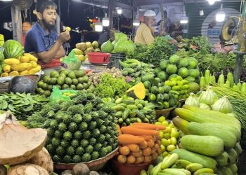 শীতের সবজি প্রচুর, তবে বাজারদর এখনো চড়া