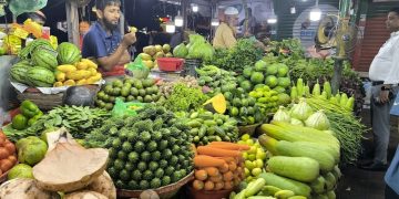 শীতের সবজি প্রচুর, তবে বাজারদর এখনো চড়া