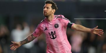 নতুন ক্যাম্প ন্যুতে মেসির মূর্তি স্থাপনের ঘোষণা দিলেন বার্সা সভাপতি