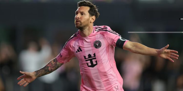 নতুন ক্যাম্প ন্যুতে মেসির মূর্তি স্থাপনের ঘোষণা দিলেন বার্সা সভাপতি