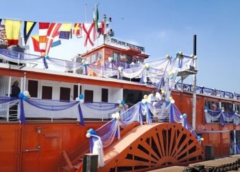 শত বছরের পুরোনো স্টিমার ‘পিএস মাহসুদ’ আবার চলতে শুরু করেছে