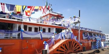 শত বছরের পুরোনো স্টিমার ‘পিএস মাহসুদ’ আবার চলতে শুরু করেছে