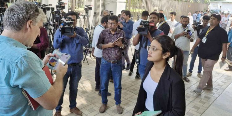 হাসিনা রায় ঘোষণাকে ঘিরে দেশি-বিদেশি সাংবাদিকদের ভিড় ট্রাইব্যুনালে