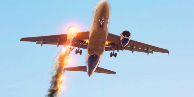 অবতরণের সময় রানওয়ে থেকে ছিটকে আগুন ধরে বিমান, এরপর…