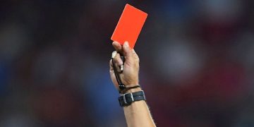 ফুটবল ম্যাচে তুমুল সংঘাত, এক খেলায় রেকর্ড ১৭টি লাল কার্ড!