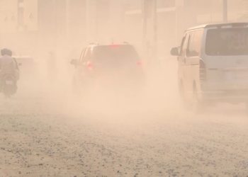 দূষিত বাতাসে দেশের তালিকার প্রথমে ঢাকা