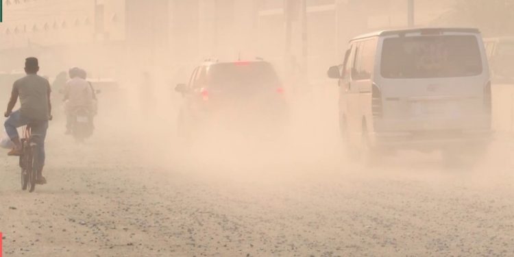 দূষিত বাতাসে দেশের তালিকার প্রথমে ঢাকা