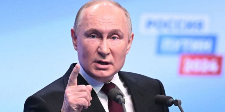 ঝুঁকিতে ভরা জীবন, তাই পুতিন ব্যবহার করেন না স্মার্টফোন