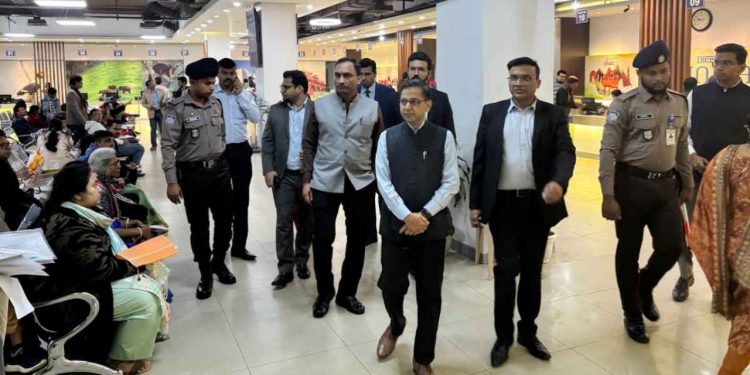 হাইকমিশনার প্রণয় ভার্মার ভারতীয় ভিসা কেন্দ্র সফর
