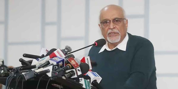 দেবপ্রিয় ভট্টাচার্যের মতে, অন্তর্বর্তী সরকারের বৈধতা বড়ভাবে ক্ষতিগ্রস্ত