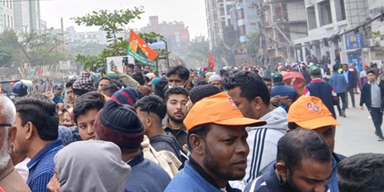 এভারকেয়ার হাসপাতালে নেতাকর্মীদের ভিড় বাড়ছে, নিরাপত্তা ব্যবস্থাও আরও কড়াকড়ি করা হয়েছে