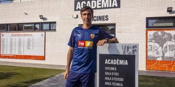 তিন সন্তানকে নিয়ে পানিতে ডুবে প্রাণ হারালেন ফুটবল কোচ