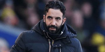 দীর্ঘ অপেক্ষার পর বরখাস্ত ম্যানচেস্টার ইউনাইটেডের কোচ