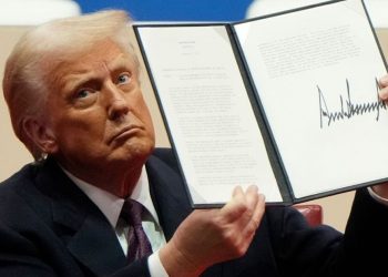 যুক্তরাষ্ট্রে সরকারি সহায়তা নেয় অর্ধেকের বেশি বাংলাদেশি পরিবার তালিকা প্রকাশ করেছেন মার্কিন প্রেসিডেন্ট ডনাল্ড ট্রাম্প