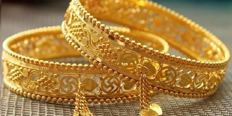 বাড়তি দামে আজও বিক্রি হবে স্বর্ণ !