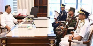 প্রধানমন্ত্রী তারেক রহমানের সঙ্গে সৌজন্য সাক্ষাৎ করলেন তিন বাহিনীর প্রধান