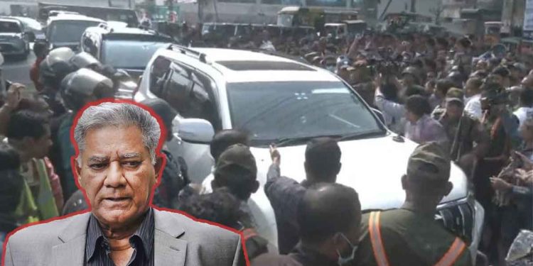 চট্টগ্রাম বন্দরে গিয়ে এসে শ্রমিক-কর্মচারীদের তোপের মুখে নৌ উপদেষ্টা