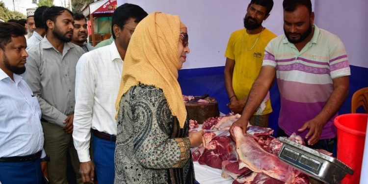 রমজান উপলক্ষে রাজবাড়ীতে সুলভ মূল্যে মিলছে দুধ, ডিম ও মাংস