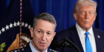 ইরানে হামলার ঝুঁকি নিয়ে শীর্ষ জেনারেলের সতর্কতার প্রতিবেদন ‘ভুয়া’: ডোনাল্ড ট্রাম্প