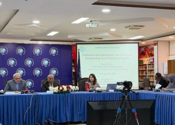 ইরান যুদ্ধ চায় না, তবে নিজেদের ‘বৈধ অধিকার’ থেকে এক চুলও সরে দাঁড়াবে না: রেজা আমিরি