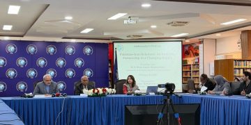 ইরান যুদ্ধ চায় না, তবে নিজেদের ‘বৈধ অধিকার’ থেকে এক চুলও সরে দাঁড়াবে না: রেজা আমিরি