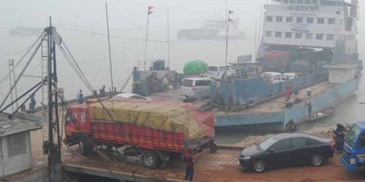 নৌযান চলাচলের ওপর বিশেষ সতর্কবার্তা জারি