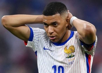 এমবাপ্পের মাঠে ফেরার অপেক্ষা বাড়ল