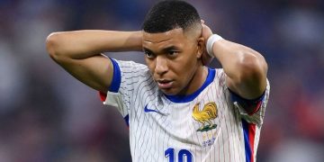 এমবাপ্পের মাঠে ফেরার অপেক্ষা বাড়ল