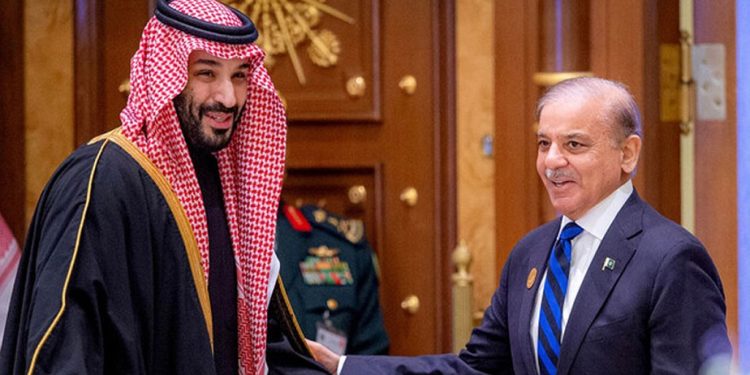 যুদ্ধে নতুন মোড়, সৌদি যুবরাজের সঙ্গে যে আলাপ হলো পাকিস্তানের প্রধানমন্ত্রীর
