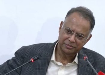 মানুষ আতঙ্কে পাম্পগুলোতে হুমড়ি খেয়ে পড়ায় সংকট শুরু হয়েছে: জ্বালানি মন্ত্রী ইকবাল হাসান মাহমুদ