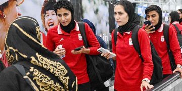 দেশে ফিরছেন অস্ট্রেলিয়ায় আশ্রয় নেওয়া ইরানি নারী ফুটবলার