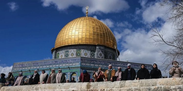 জুমার নামাজে আল আকসা মসজিদে ইসরায়েলি নিষেধাজ্ঞা
