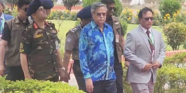 নিজ জেলা পাবনায় পৌঁছেছেন রাষ্ট্রপতি মো: সাহাবুদ্দিন