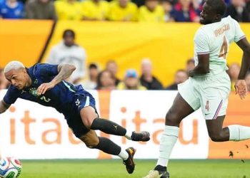 ব্রাজিল ১০ জনের দলের কাছে হারলো