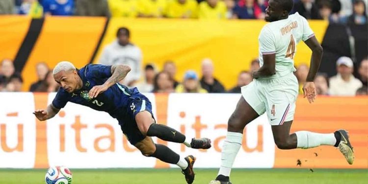 ব্রাজিল ১০ জনের দলের কাছে হারলো