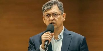 পুলিশ বাহিনী বর্তমান পোশাকে সন্তুষ্ট নয়, পরিবর্তনের চিন্তা: স্বরাষ্ট্রমন্ত্রী