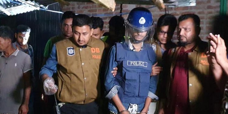 বাবাকে কুপিয়ে হত্যার ঘটনায় ছেলেকে আটক করেছে পুলিশ